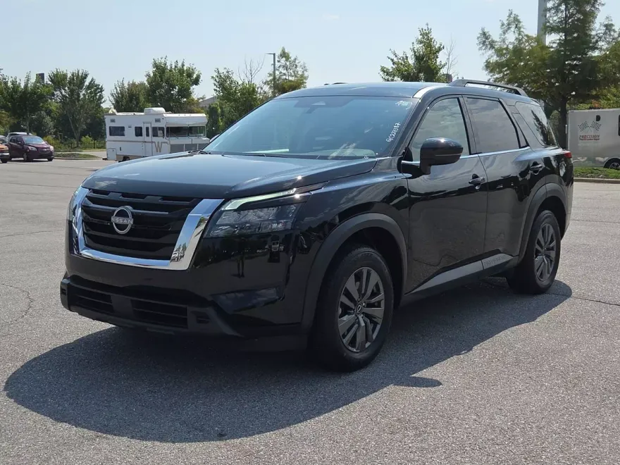 2025 Nissan Pathfinder SV photo 1
