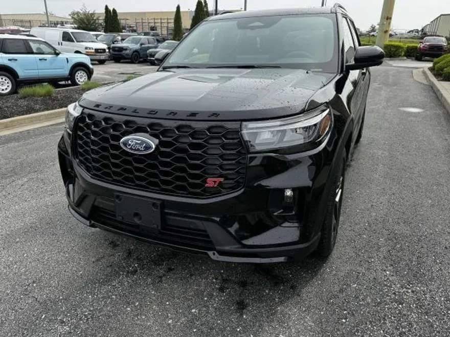2025 Ford Explorer ST photo 1