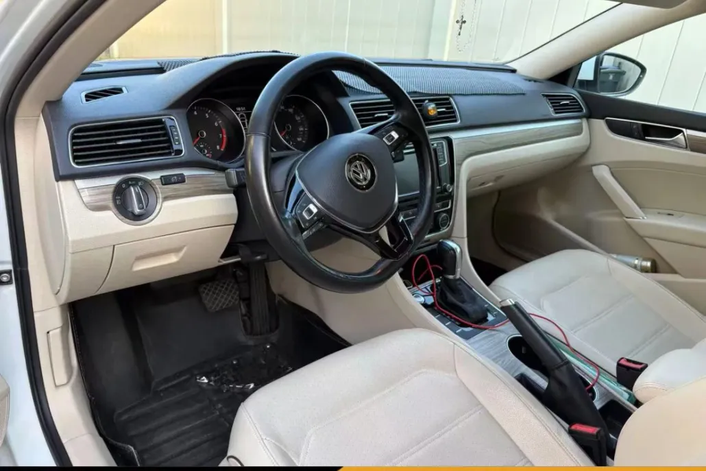 2017 Volkswagen Passat SE photo 1