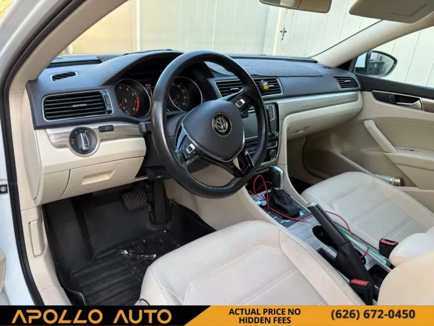 2017 Volkswagen Passat SE photo 1
