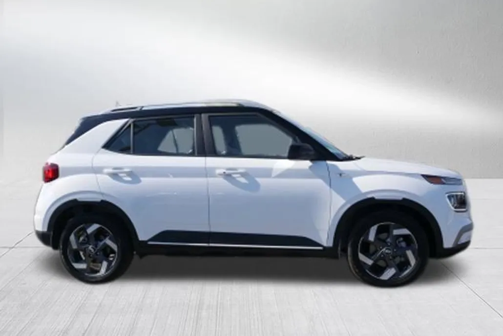 2025 Hyundai Venue Limited photo 1