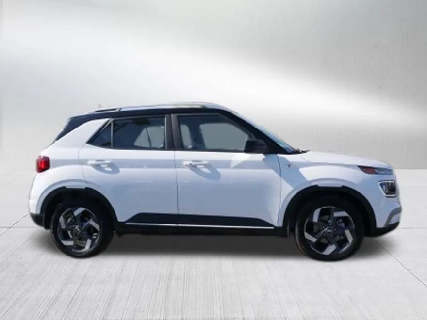 2025 Hyundai Venue Limited photo 1