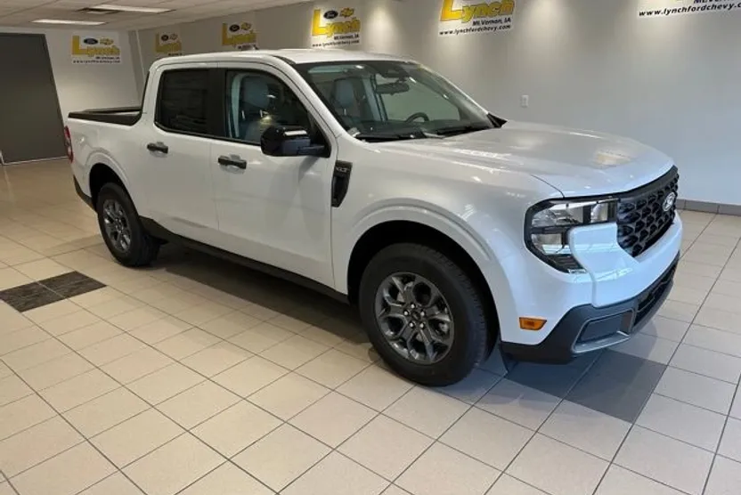 2025 Ford Maverick XLT photo 1