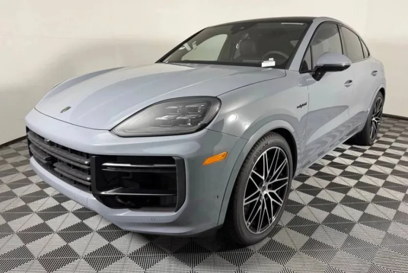 2026 Porsche Cayenne Turbo E-Hybrid Coupe photo 1