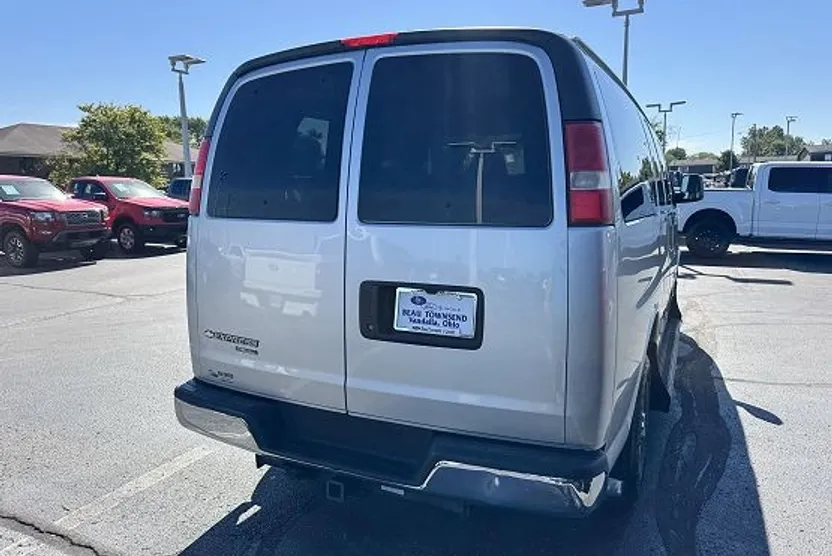 2012 Chevrolet Express Passenger photo 1
