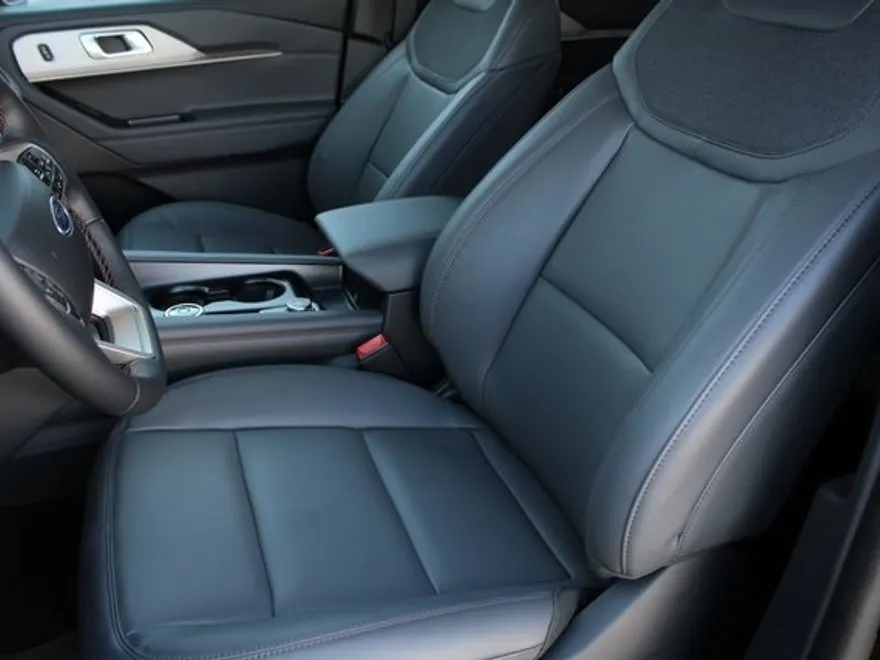2025 Ford Explorer photo 1
