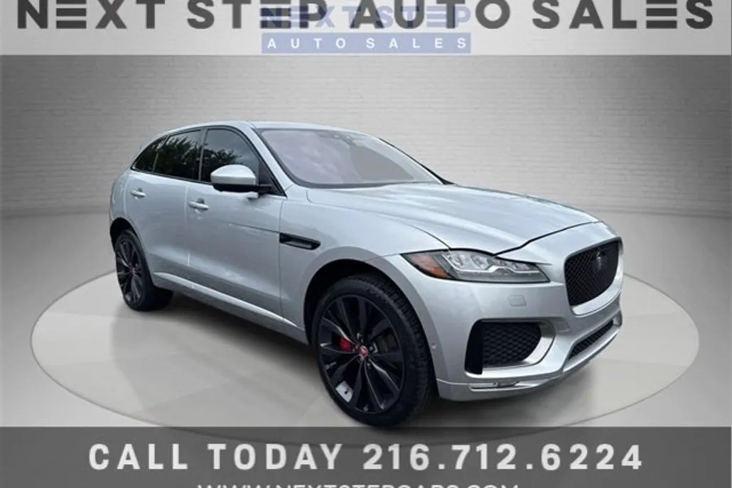 2017 Jaguar F-PACE First Edition photo 1