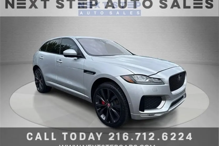 2017 Jaguar F-PACE First Edition photo 1