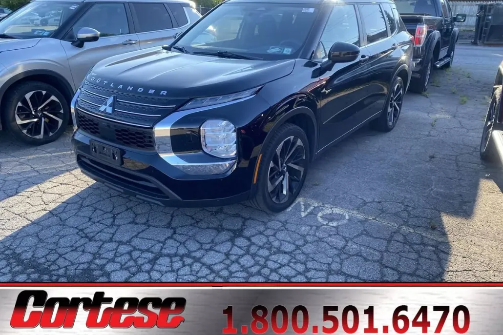 2022 Mitsubishi Outlander ES photo 1