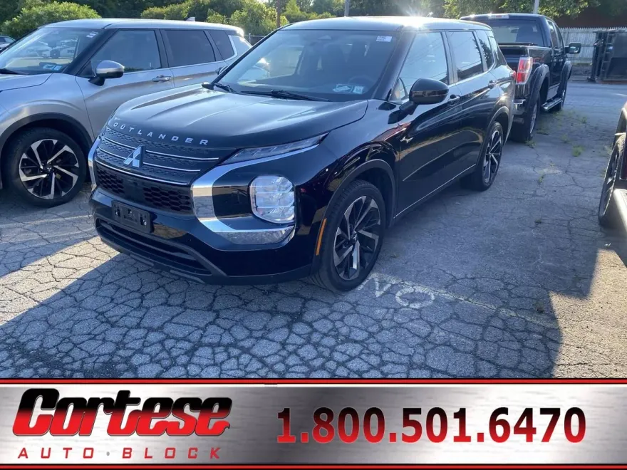 2022 Mitsubishi Outlander ES photo 1