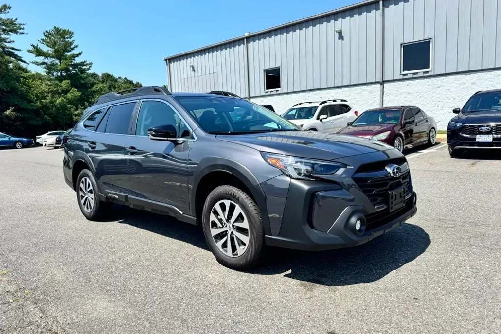 2025 Subaru Outback Premium photo 1