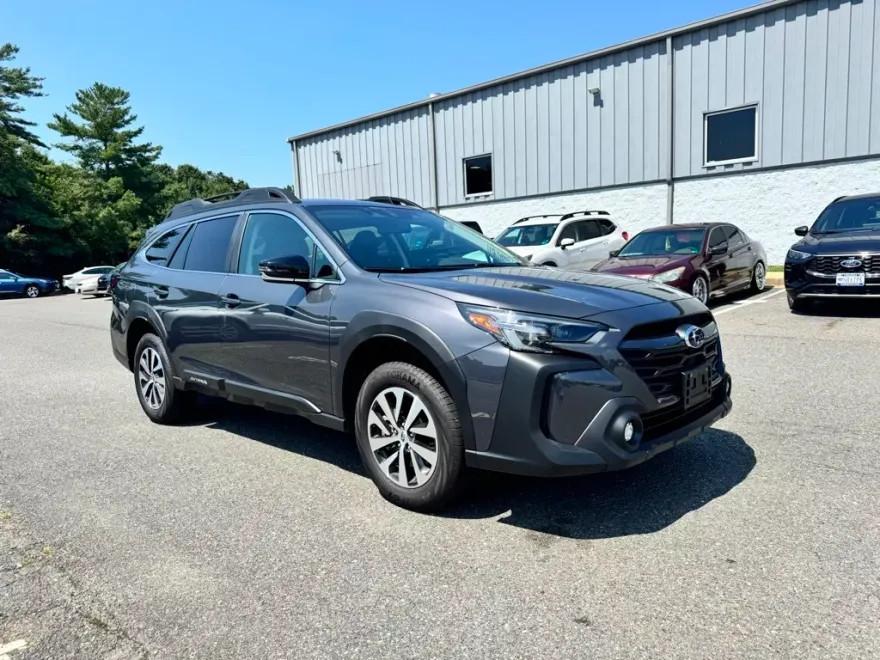 2025 Subaru Outback Premium photo 1