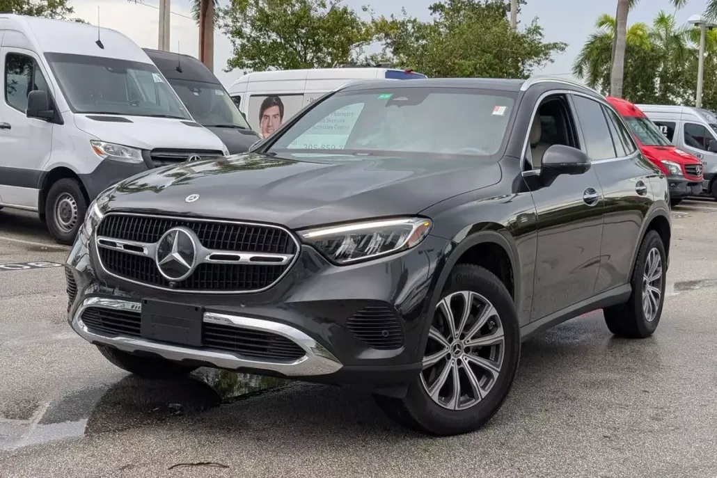 2023 Mercedes Benz GLC 300 photo 1