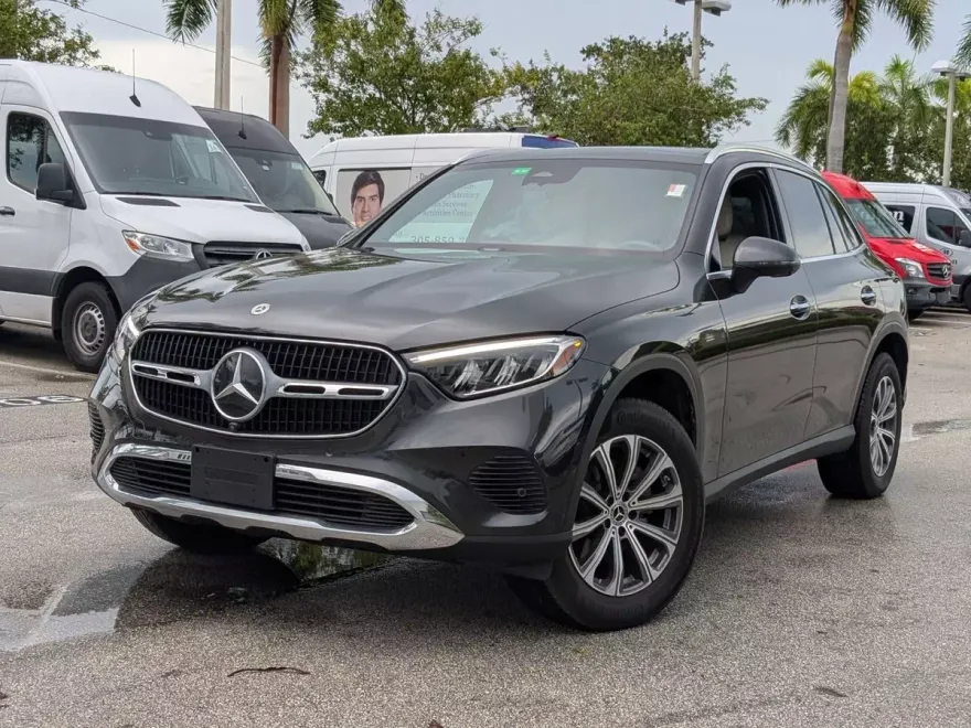 2023 Mercedes Benz GLC 300 photo 1