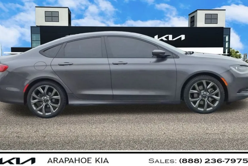 2015 Chrysler 200 S photo 1
