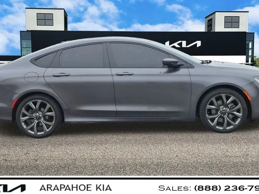 2015 Chrysler 200 S photo 1