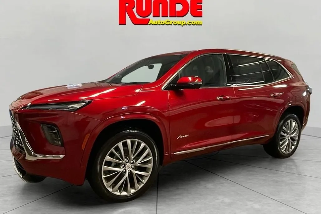 2025 Buick Enclave Avenir photo 1