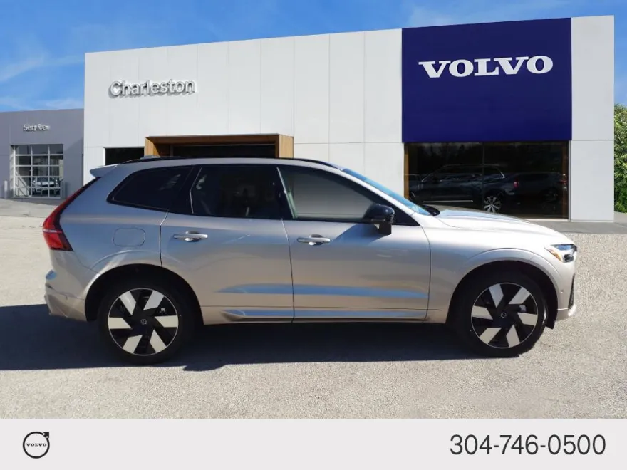 2025 Volvo XC60 Hybrid Plus photo 1