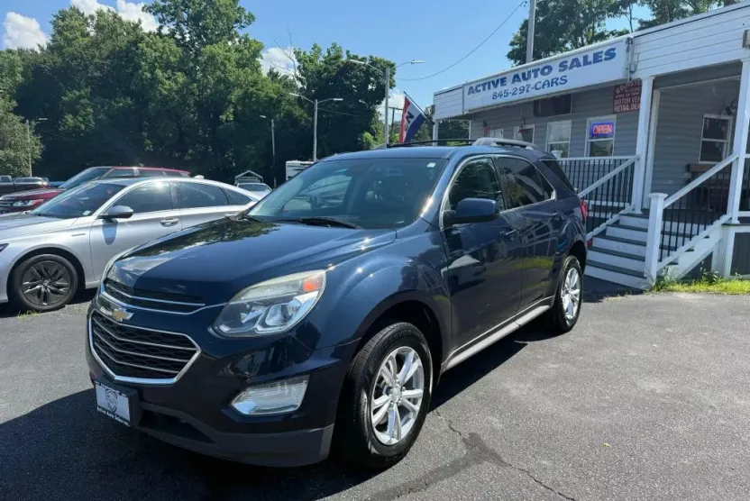 2017 Chevrolet Equinox LT photo 1