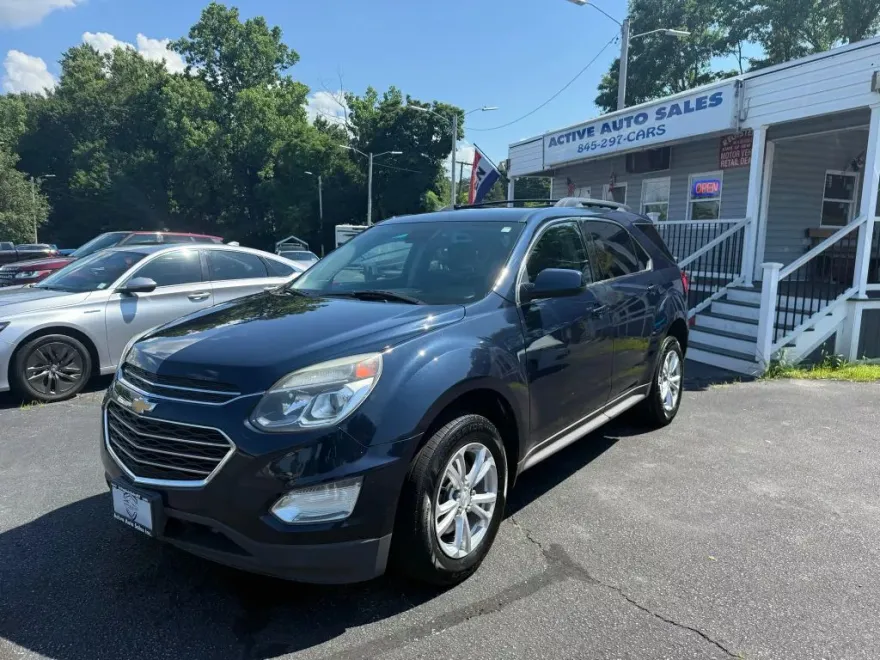 2017 Chevrolet Equinox LT photo 1