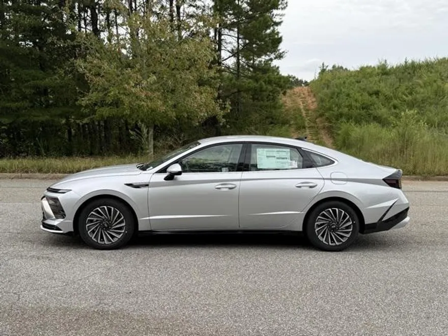 2025 Hyundai Sonata Hybrid SEL photo 1