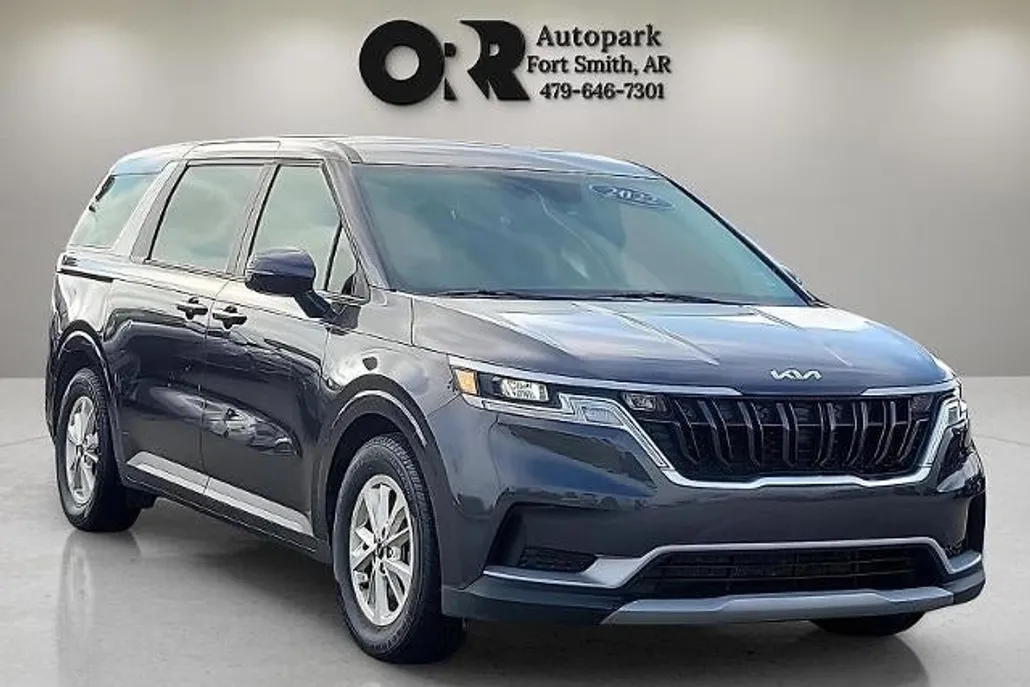 2022 Kia Carnival LXS photo 1