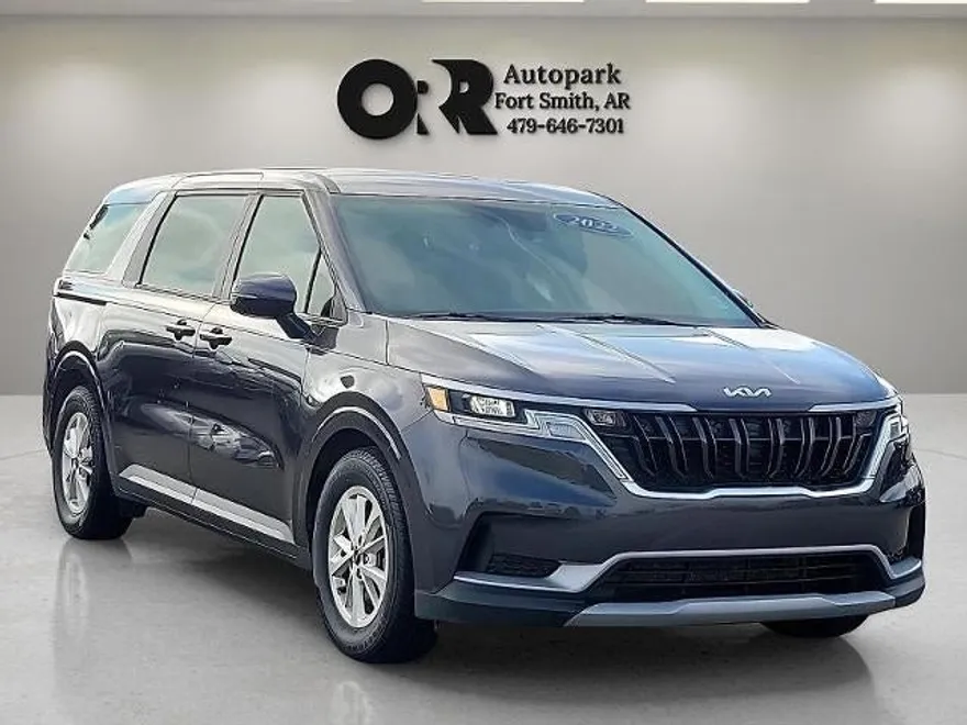 2022 Kia Carnival LXS photo 1