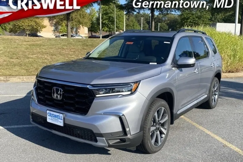 2025 Honda Pilot Touring photo 1