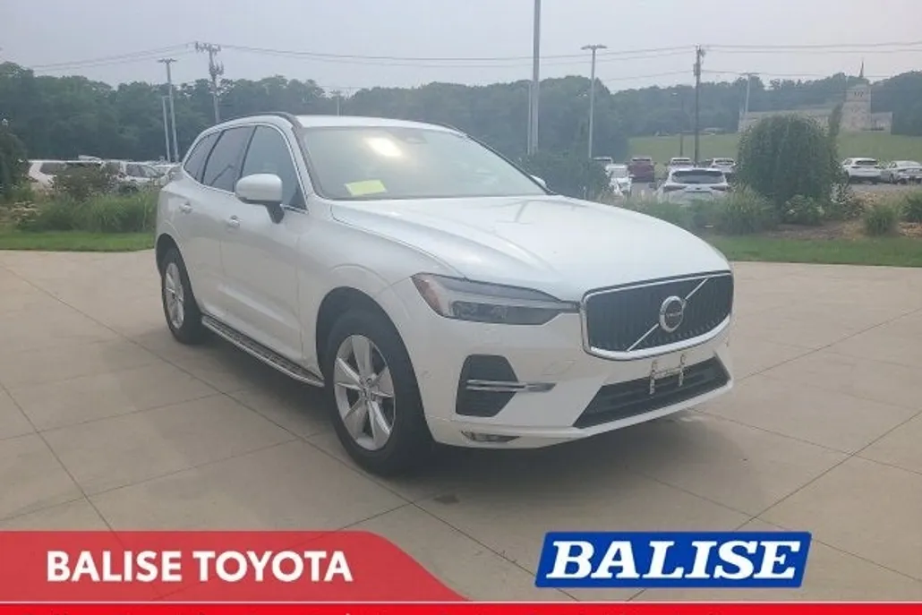 2022 Volvo XC60 B5 Momentum photo 1