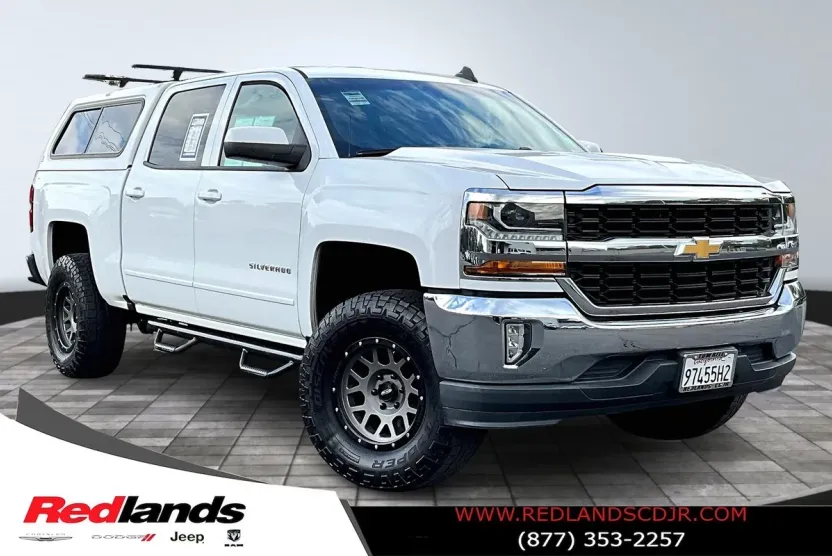 2017 Chevrolet Silverado 1500 LT photo 1