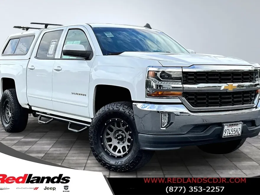 2017 Chevrolet Silverado 1500 LT photo 1