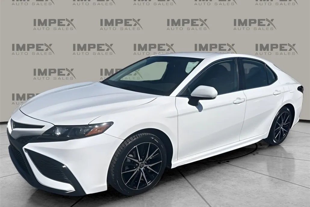 2024 Toyota Camry SE photo 1