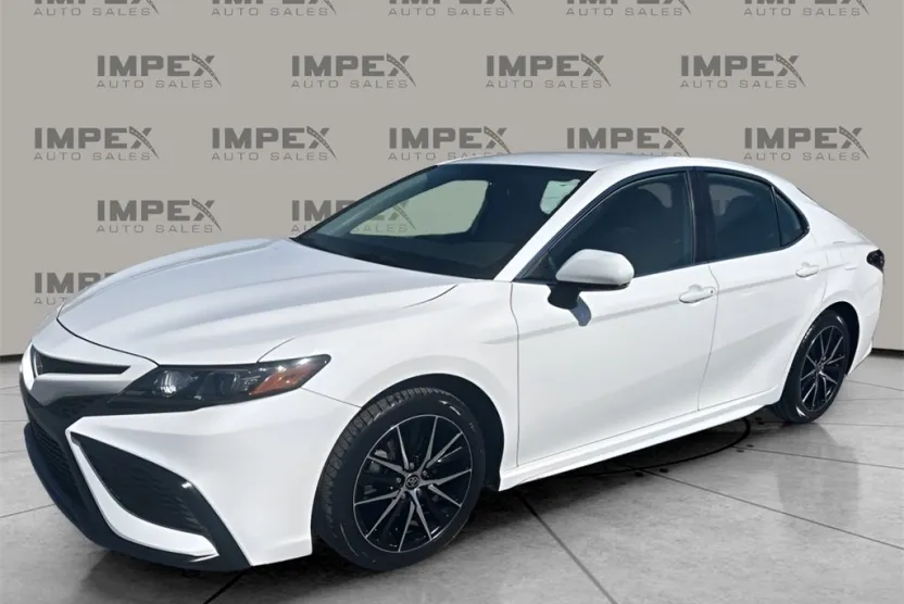 2024 Toyota Camry SE photo 1