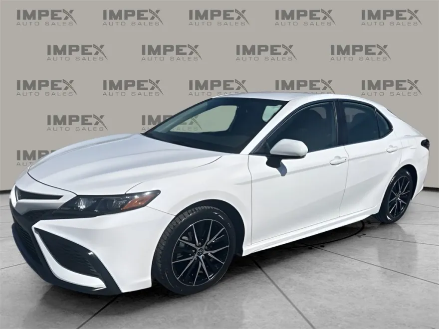 2024 Toyota Camry SE photo 1