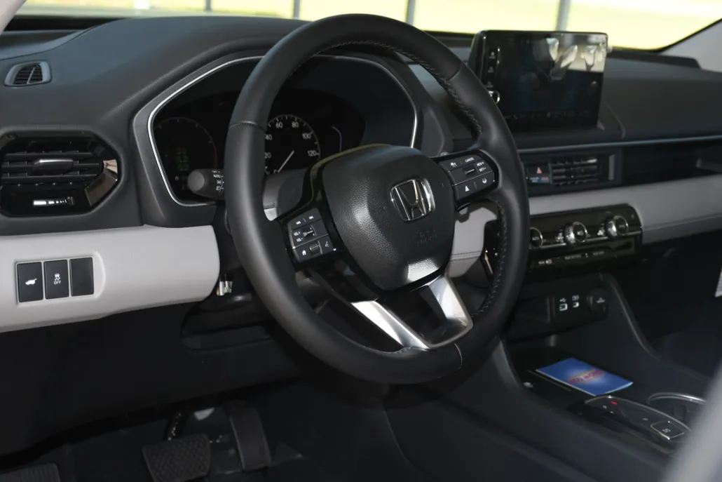 2025 Honda Pilot Touring photo 1