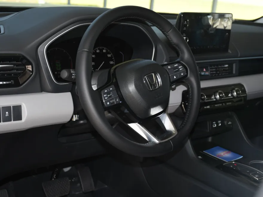 2025 Honda Pilot Touring photo 1
