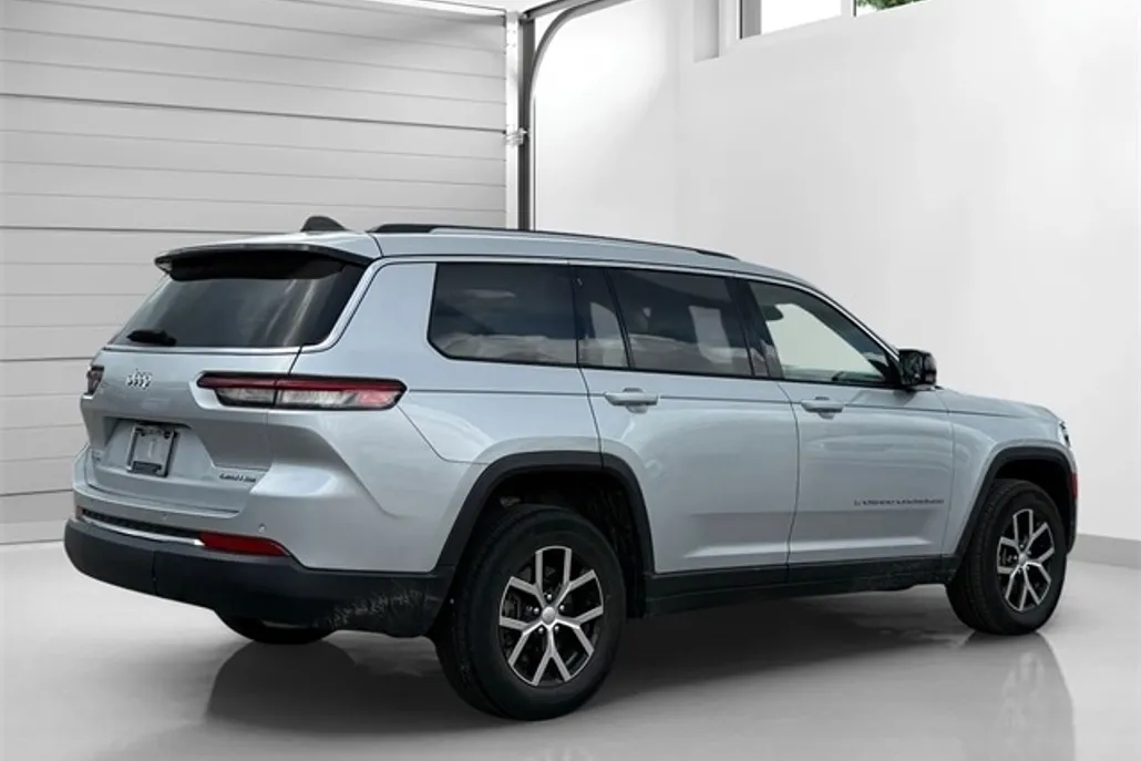 2023 Jeep Grand Cherokee Limited photo 1