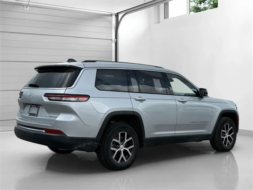 2023 Jeep Grand Cherokee Limited photo 1