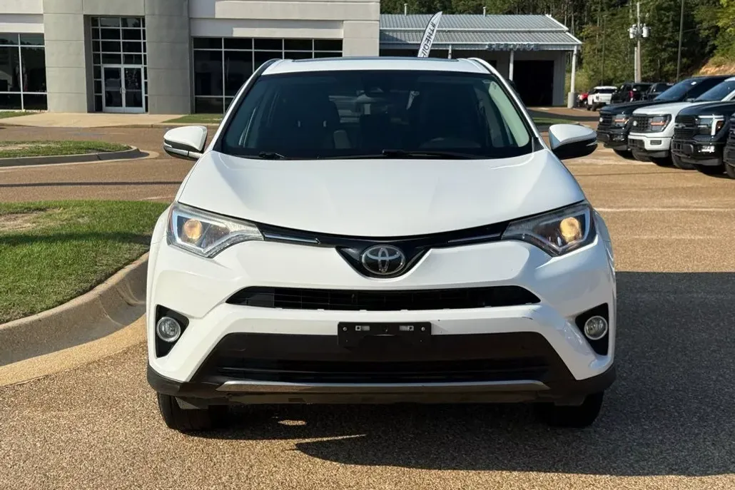 2018 Toyota RAV4 Base photo 1