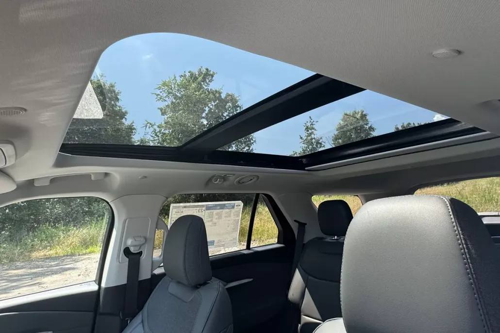 2025 Ford Explorer photo 1
