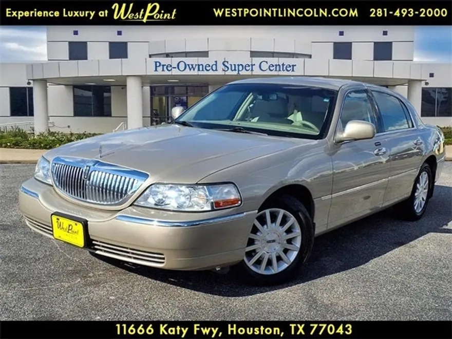 2006 Lincoln Town Car Signature photo 1