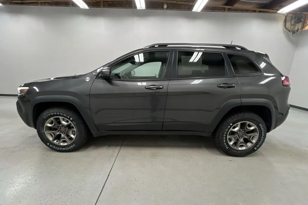 2019 Jeep Cherokee Trailhawk photo 1
