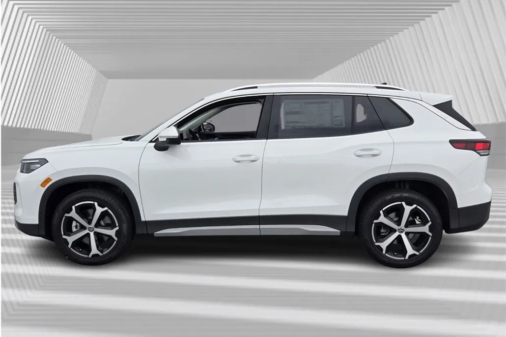 2025 Volkswagen Tiguan SE photo 1