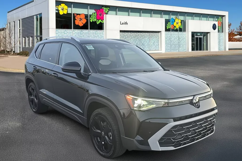 2025 Volkswagen Taos SEL photo 1