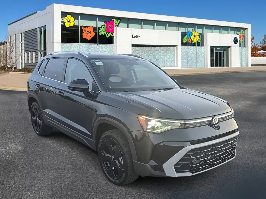 2025 Volkswagen Taos SEL photo 1