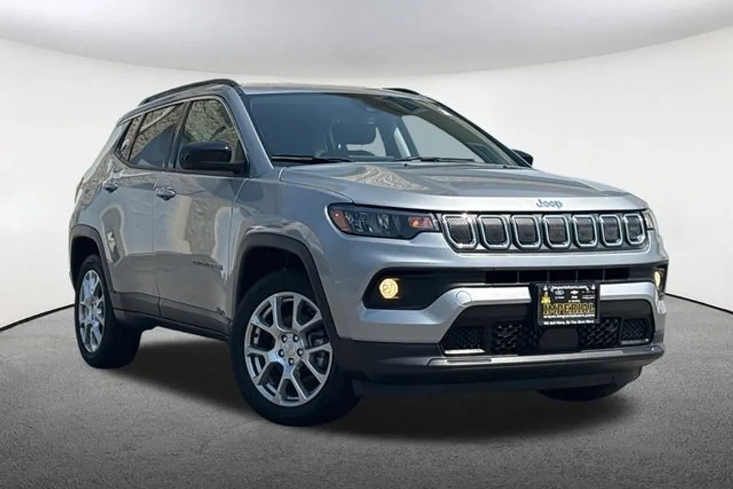 2022 Jeep Compass Latitude Lux photo 1