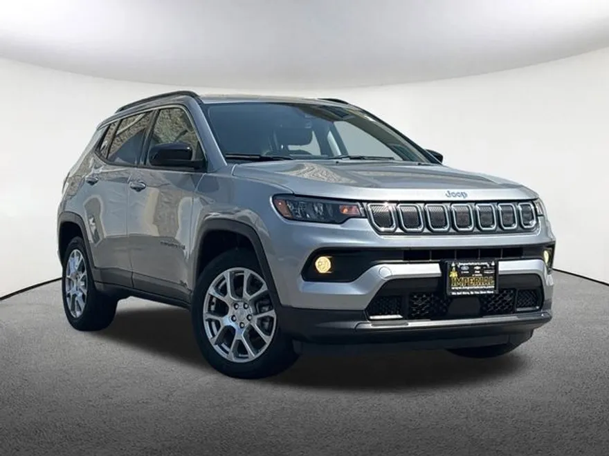 2022 Jeep Compass Latitude Lux photo 1