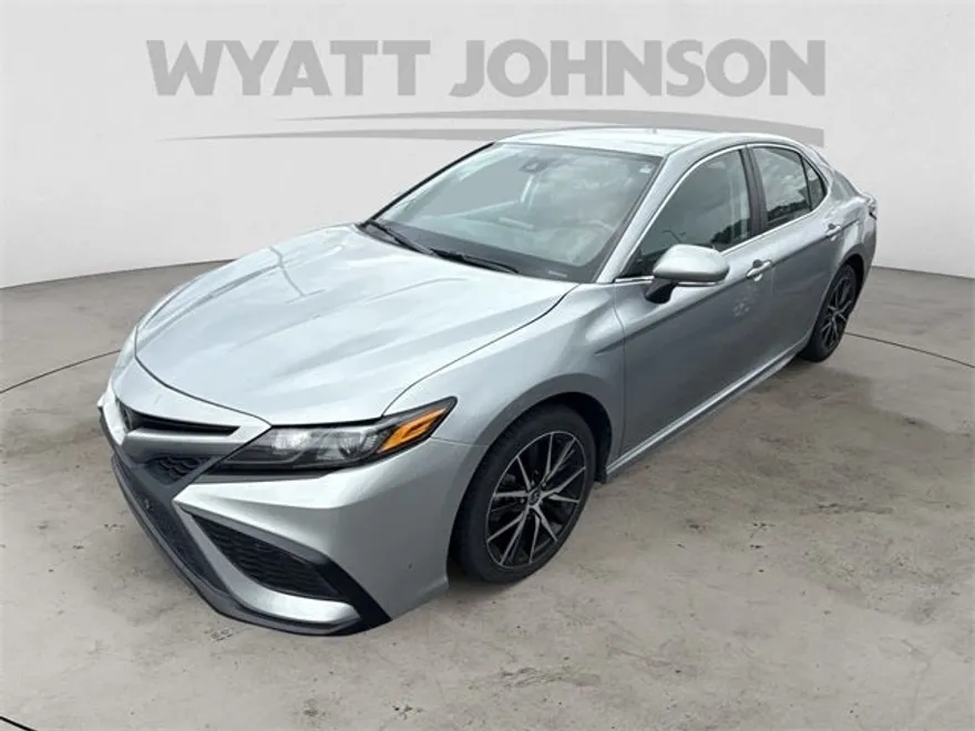 2024 Toyota Camry SE photo 1