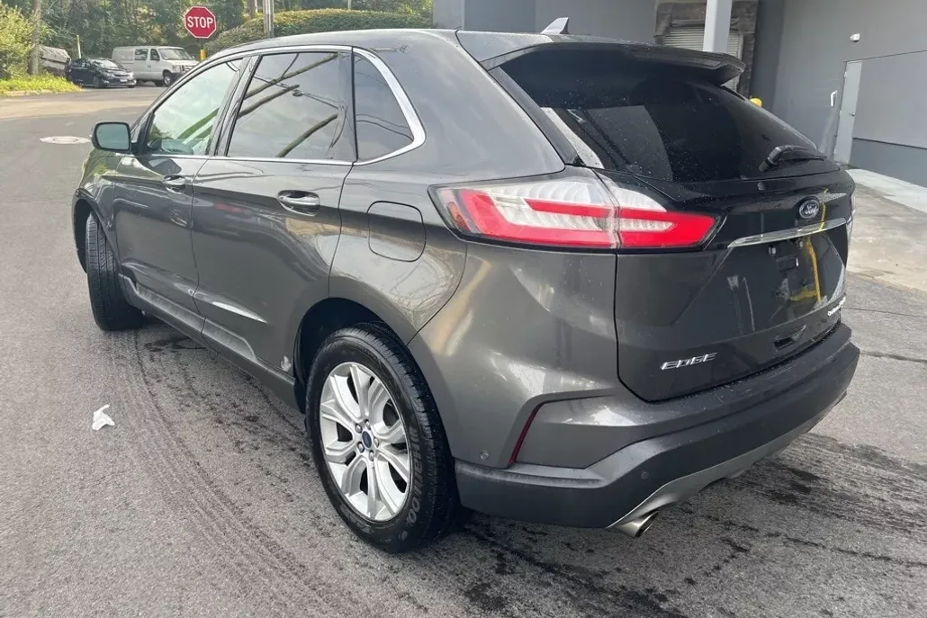 2019 Ford Edge Titanium photo 1