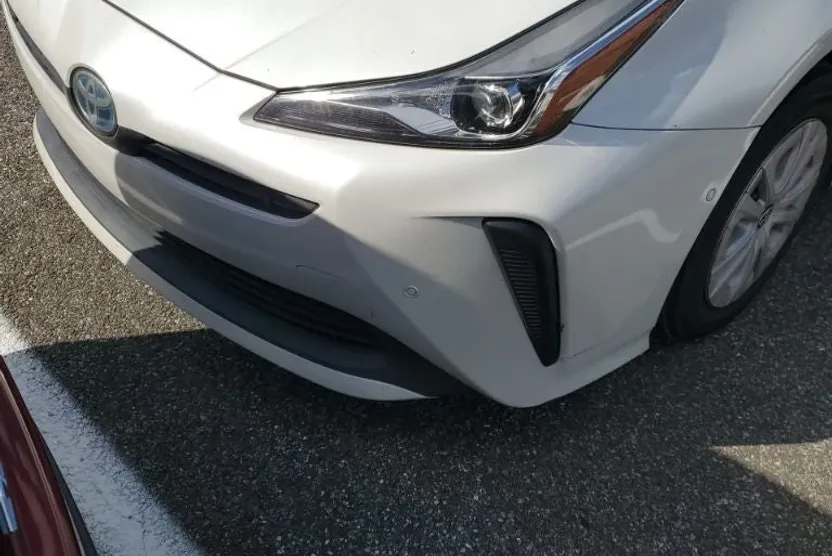 2021 Toyota Prius LE photo 1